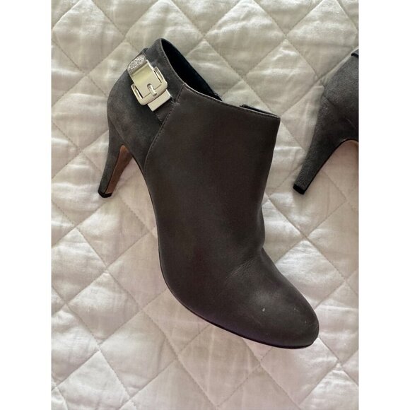 Vince Camuto Womens Black Leather Suede Ankle Booties Heels Silver Buckle Size 8 - Picture 9 of 12